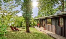 Das zweite Schlafzimmer mit Doppelbett und Zugang zum Süd-Balkon