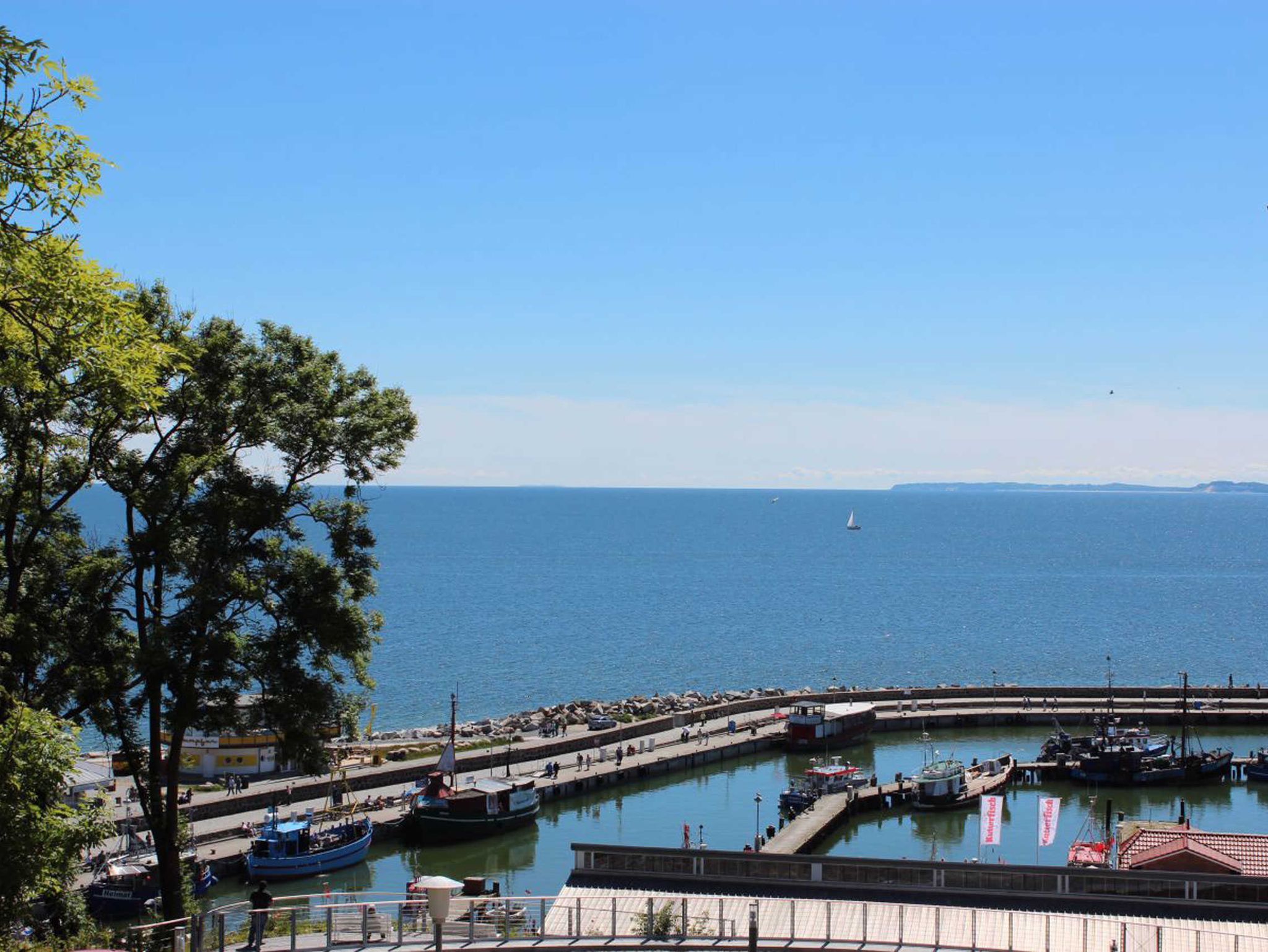 Die mediterrane Wasserlandschaft im Innenhof