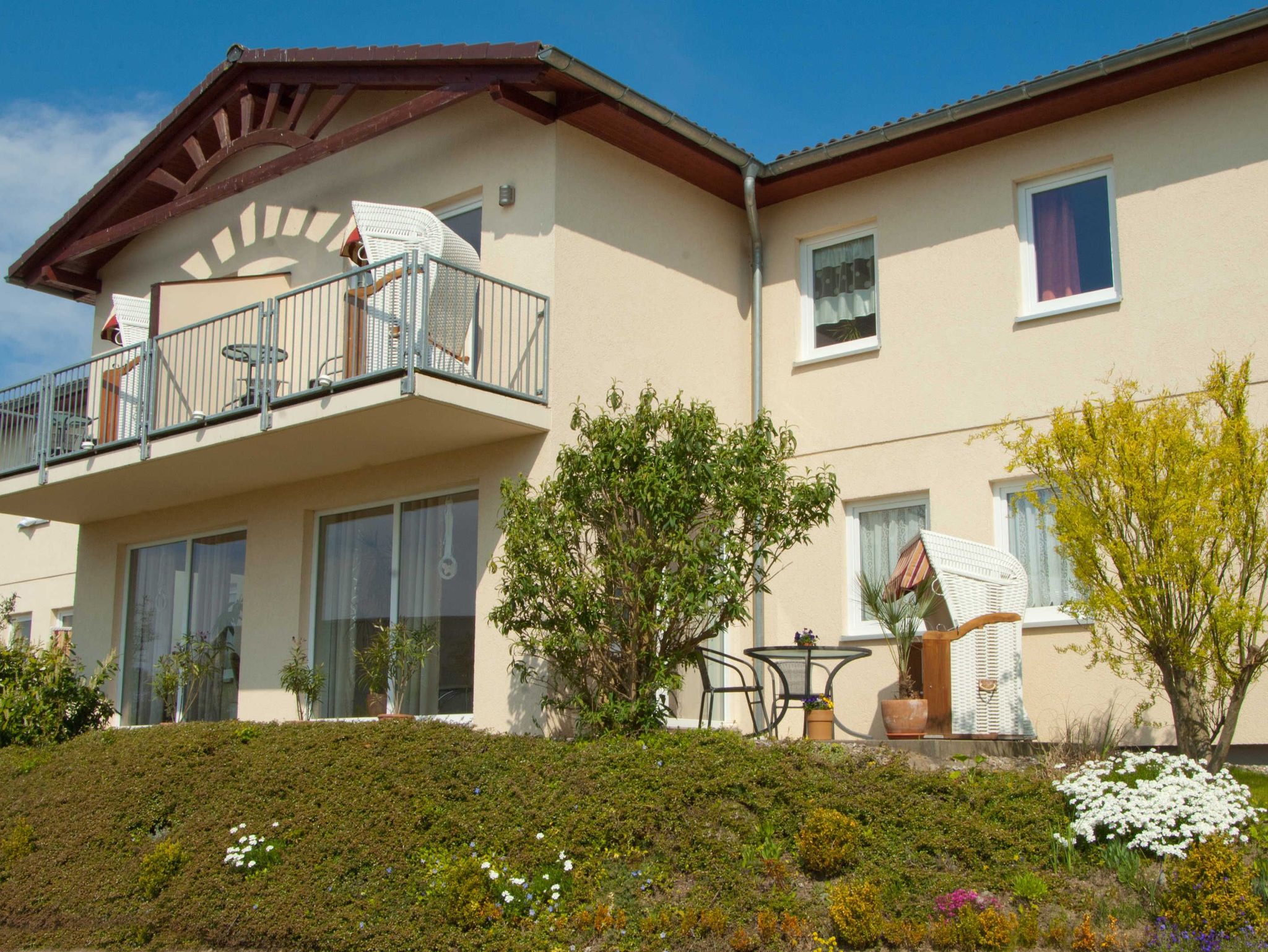 Die Außenansicht der Villa Barbarossa und Blick auf Ihre Ferienwohnung