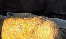 Die großen Steine am Strand bei Olpenitz in der Abendsonne