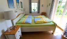 Schlafzimmer mit Doppelbett