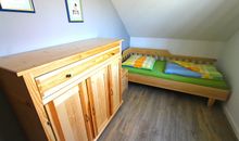 Schlafzimmer mit zwei Einzelbtten