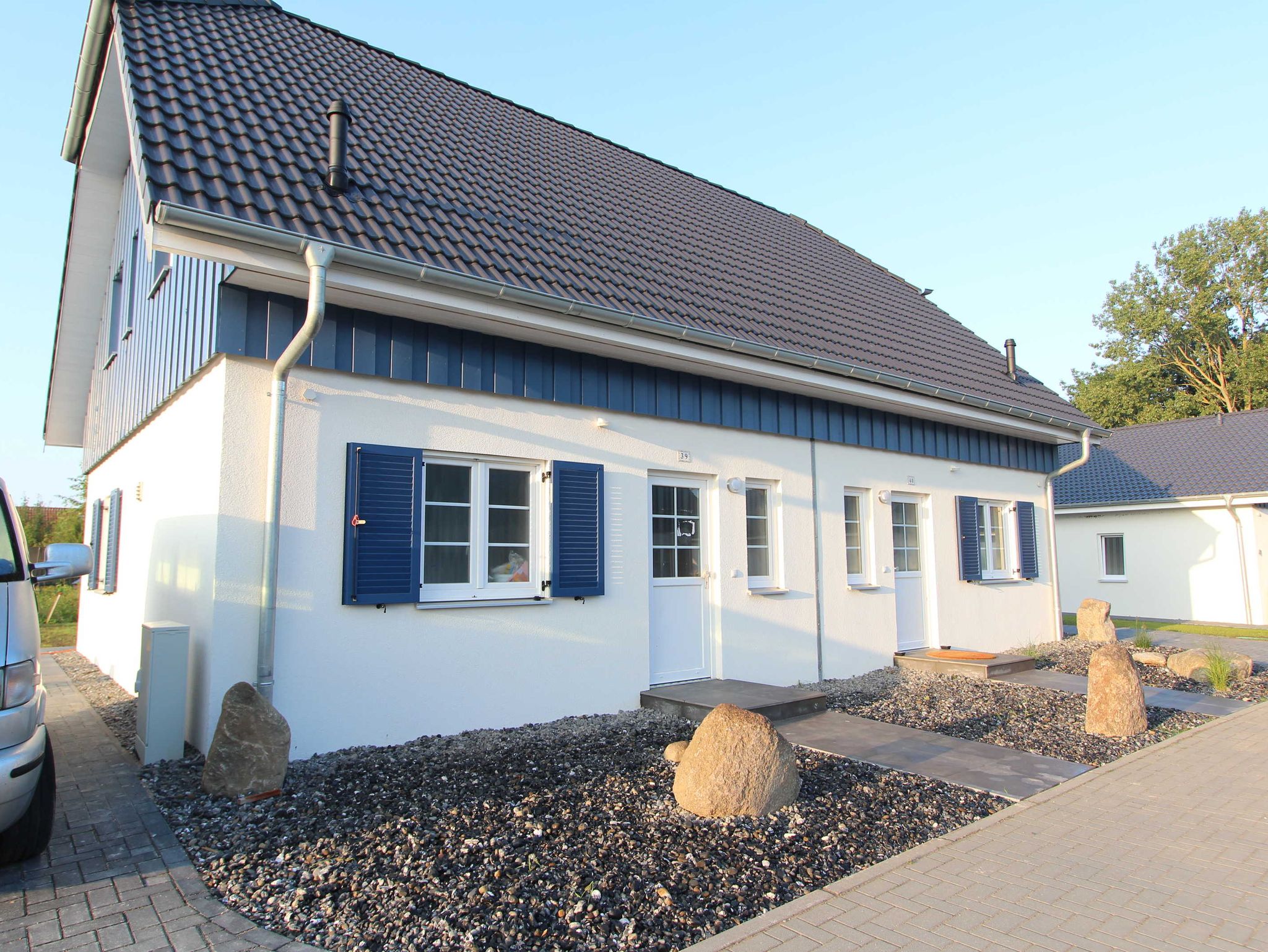 Strandhaus Redewisch Whg. 5 - Blick auf das Haus und die Terrasse