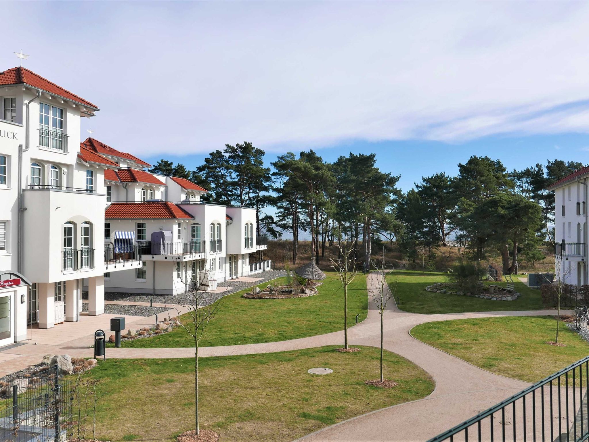 Balkon mit unverbautem Meerblick