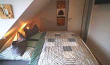 Schlafzimmer mit Doppelbett