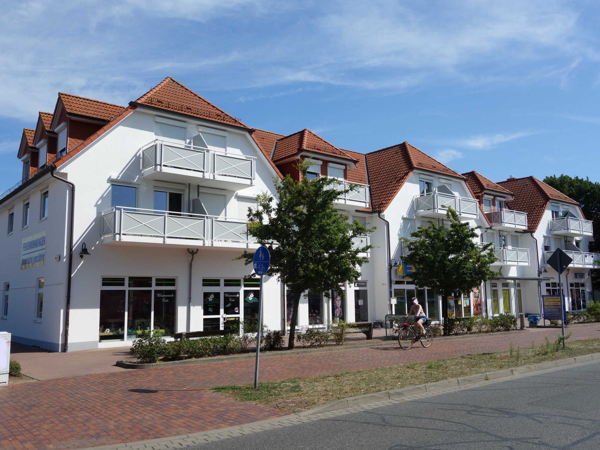 Seeschwalbe Whg.3 - Blick auf den Wohnbereich mit Zugang auf die Terrasse