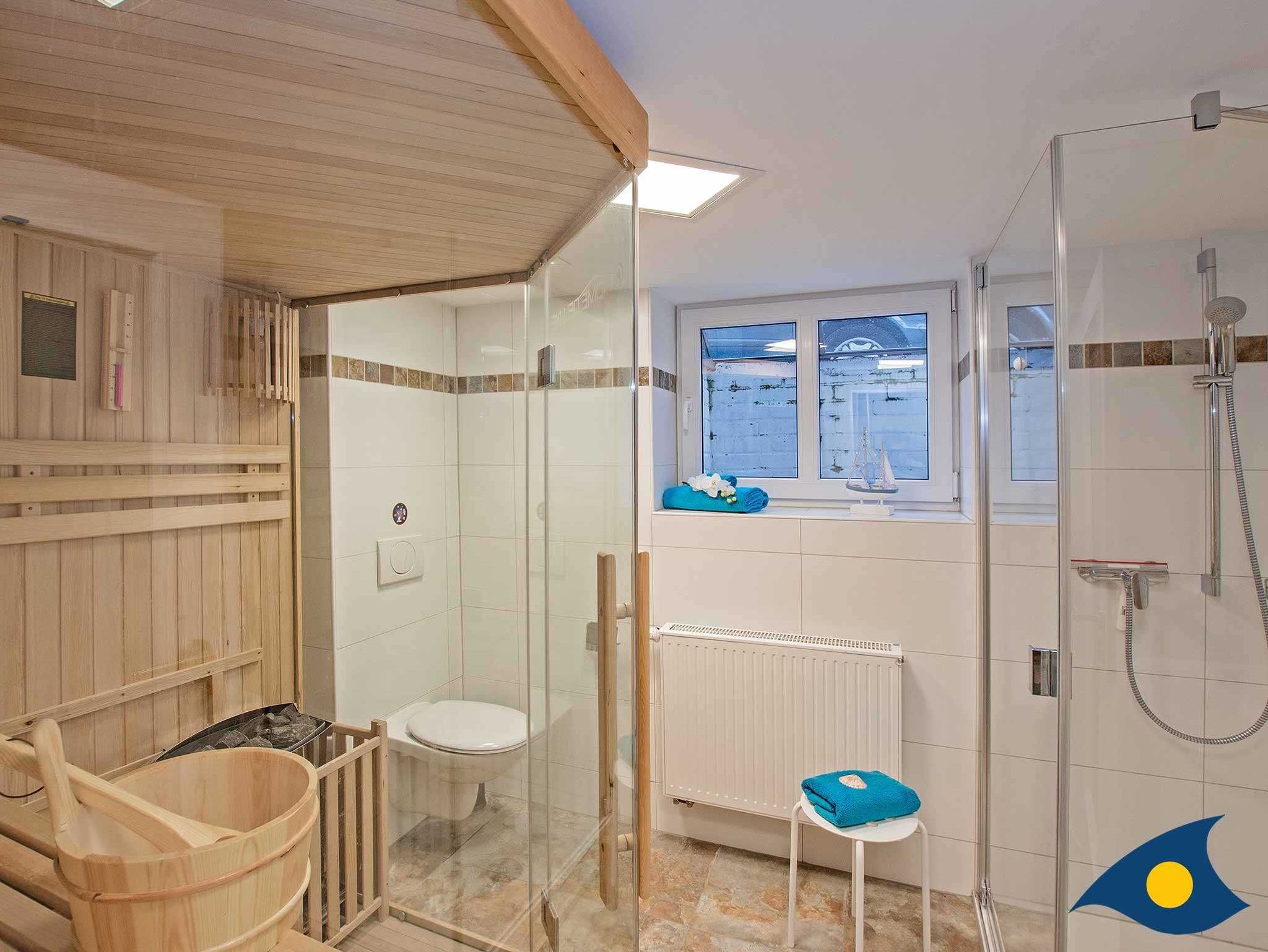 Badezimmer 3 mit Sauna, Dusche und WC im Untergeschoss