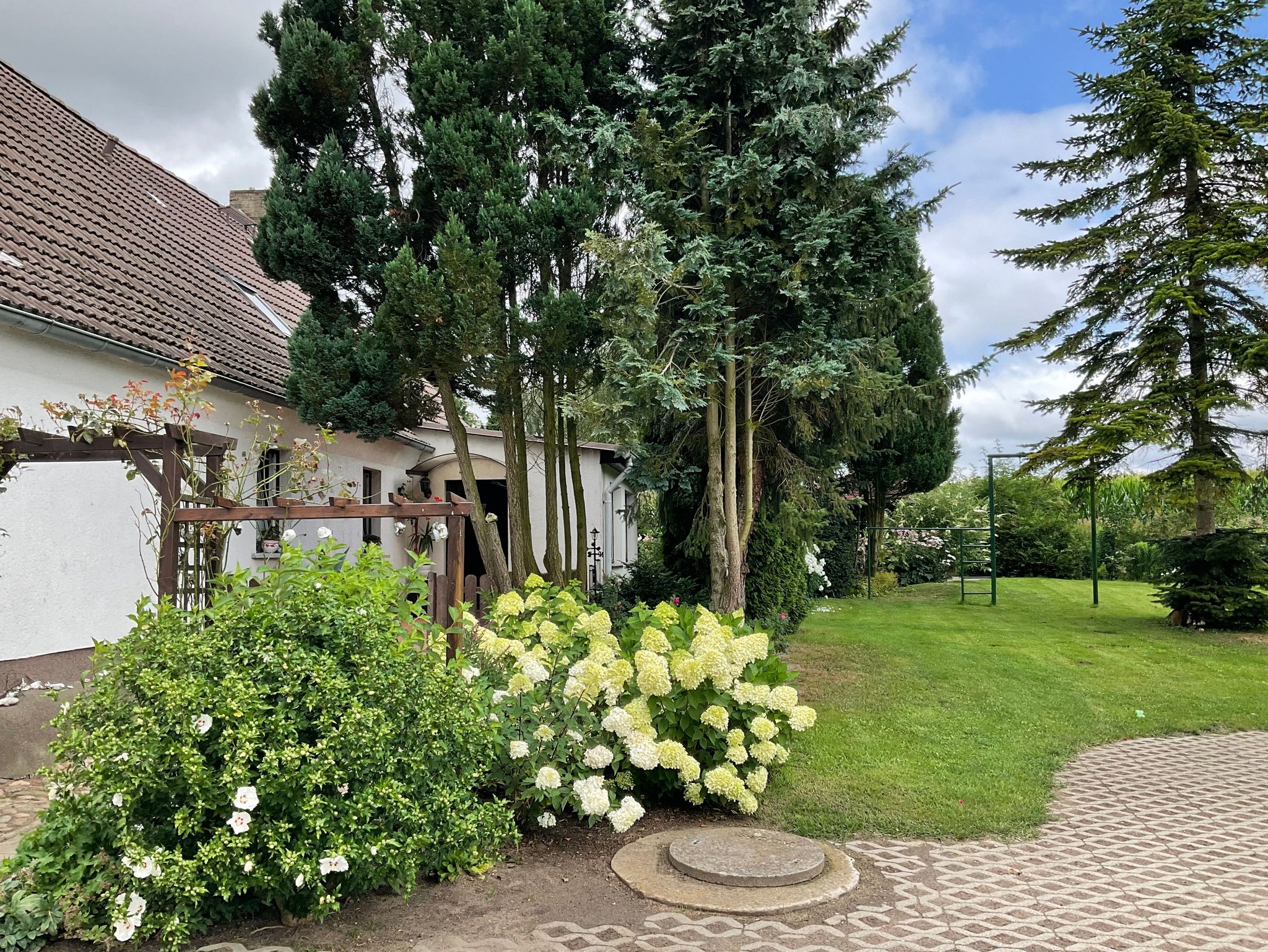 heimeliges Schlafzimmer im Obergeschoss