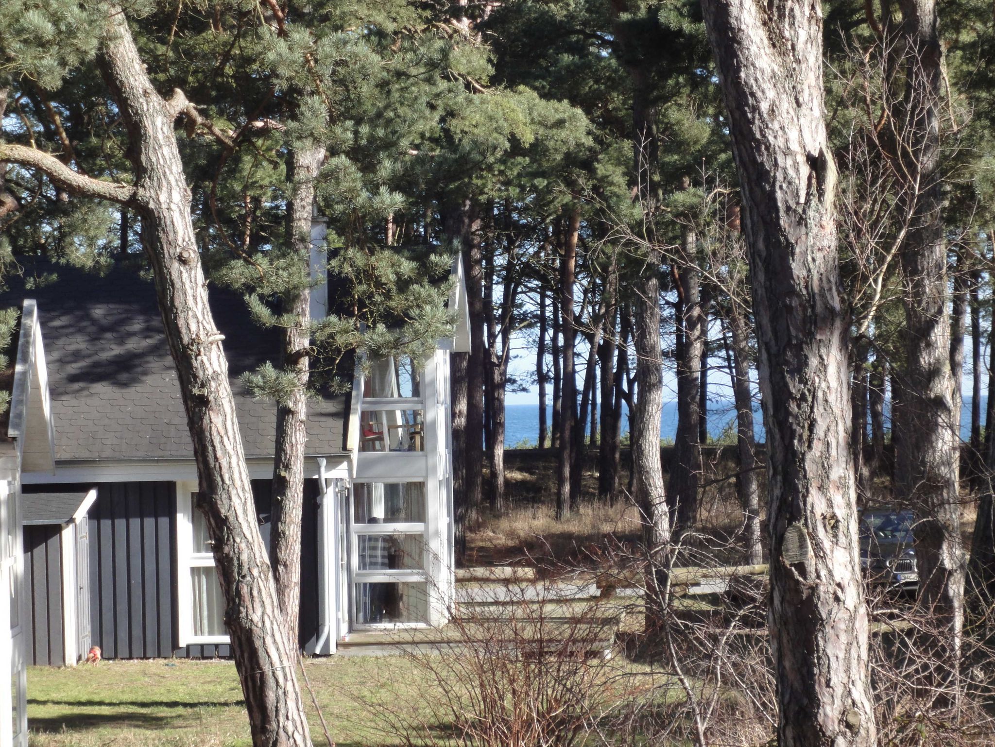 Haus mit Ostsee im Hintergrund