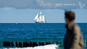 Hintergrundbild: Großsegler auf der Ostsee