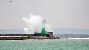 Mole Sassnitz bei stürmischen Winden