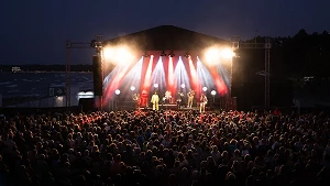 Open-Air-Konzert auf großer Bühne